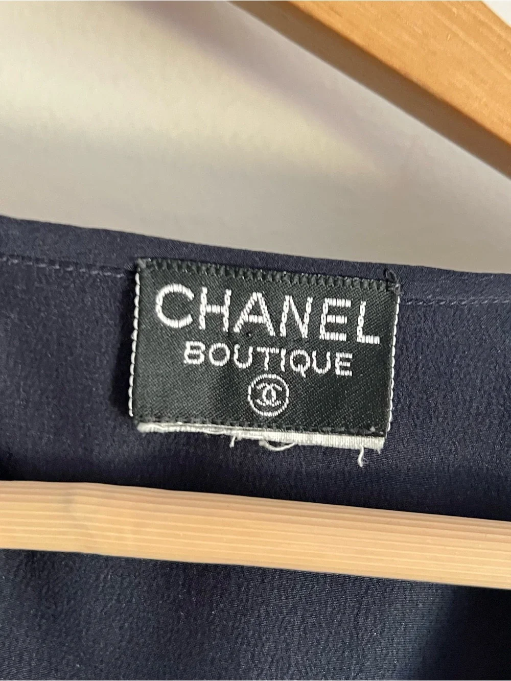 CHANEL Navy Silk Sleeveless Blouse Gold CC Button Keyhole Back 40